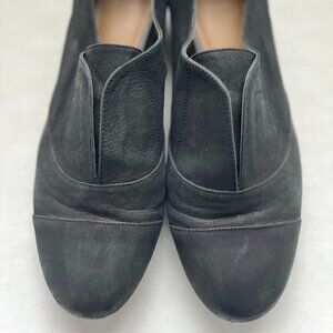 Crown Vintage Women's Black Taupe Suede Flat Ankle Shoes - Size 9.5
